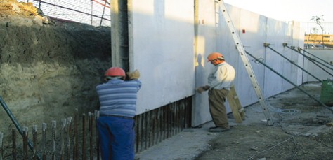 Diseño Estructural y Pruebas Previas para un Muro de Contención Realizado con Elementos Prefabricados de UHPFRC